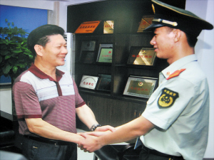 98抗洪犧牲多少戰士_奶茶店給抗洪戰士送爆米花_抗洪戰士下落不明