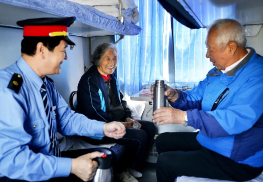 鐵道部網上訂票_網上怎么訂票火車票_網上訂電影票和現訂票現錢一樣嗎