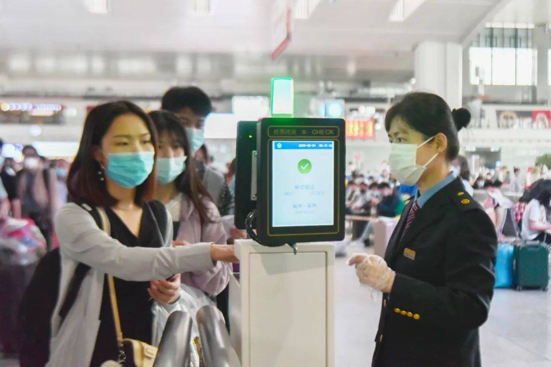 鐵道部網上訂票_網上訂電影票和現訂票現錢一樣嗎_網上怎么訂票火車票