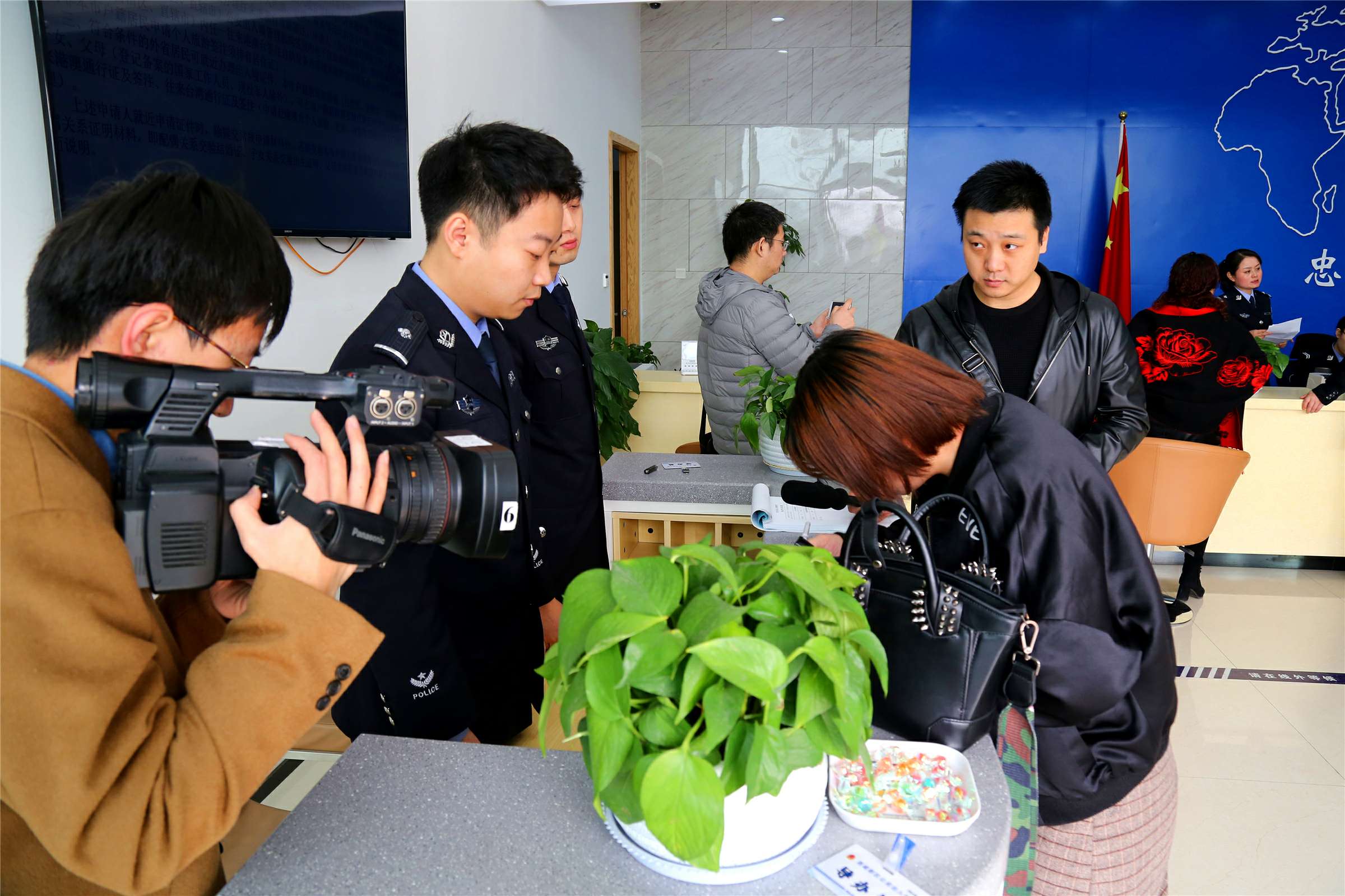 公安部出入境管理局局長_廈門出入境管理局局長_江蘇省公安廳出入境管理局