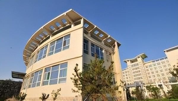 呂梁學(xué)院環(huán)境怎么樣(呂梁學(xué)院離市區(qū)遠(yuǎn)嗎)