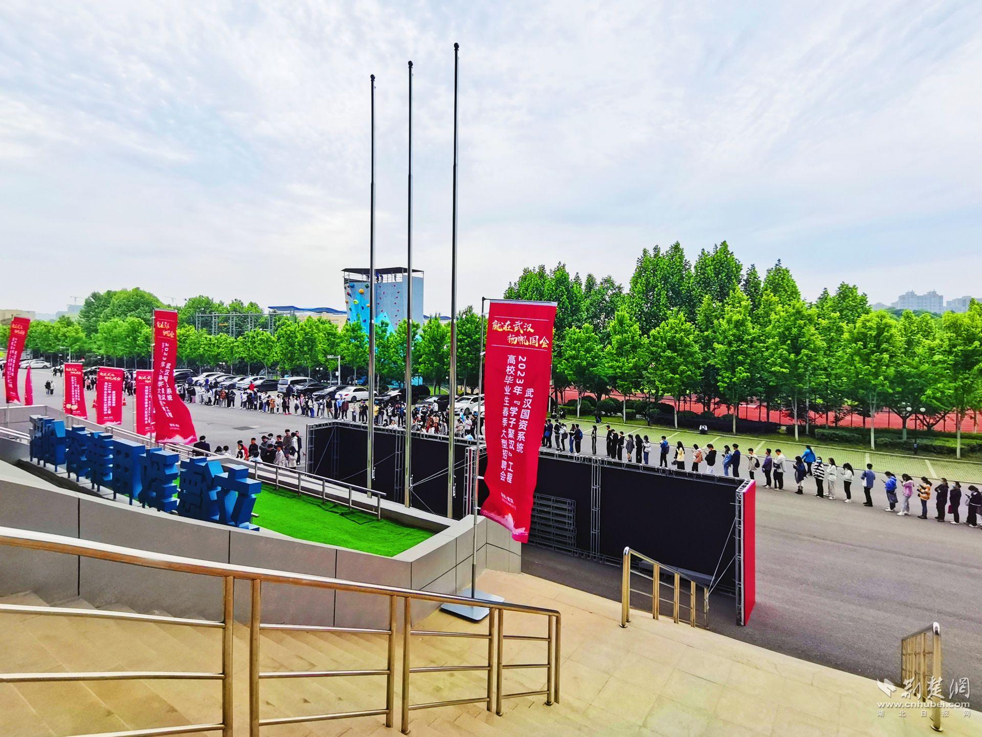 大學生招聘會_女大學穿生文胸照片_51888 團購會 宜興花園豪生