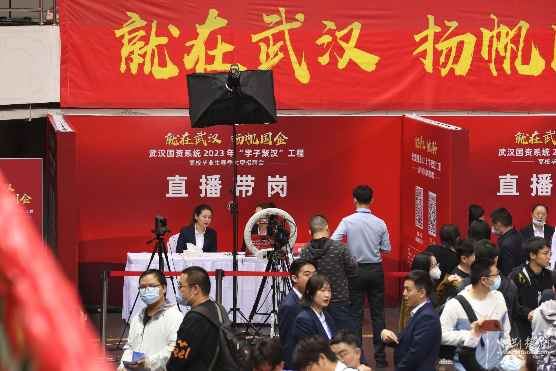 51888 團購會 宜興花園豪生_女大學穿生文胸照片_大學生招聘會