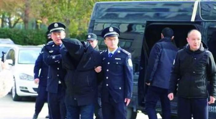 瘋狂斂財超4000萬,被判18年罰110萬,馮志強的惡行超過想象