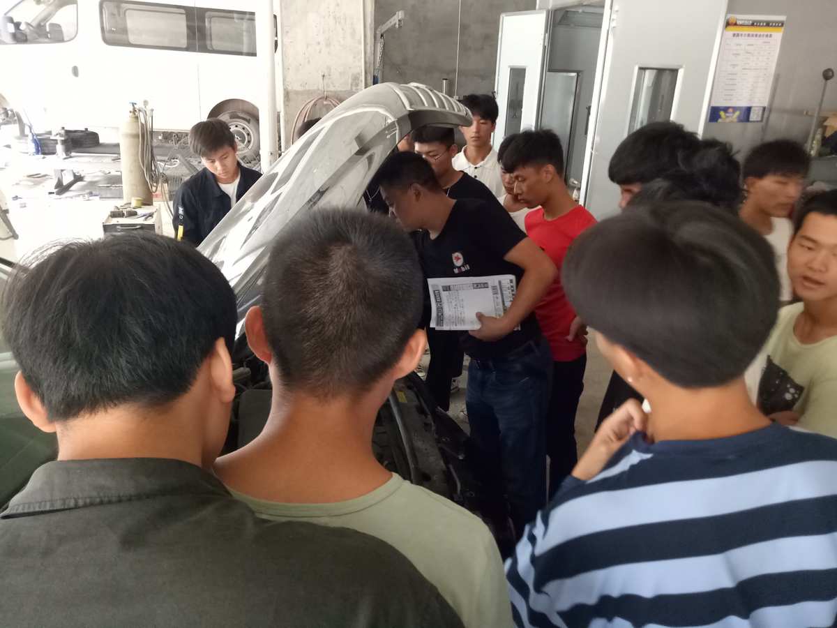 維修汽車專業(yè)前景_維修汽車專業(yè)學(xué)校_汽車維修專業(yè)