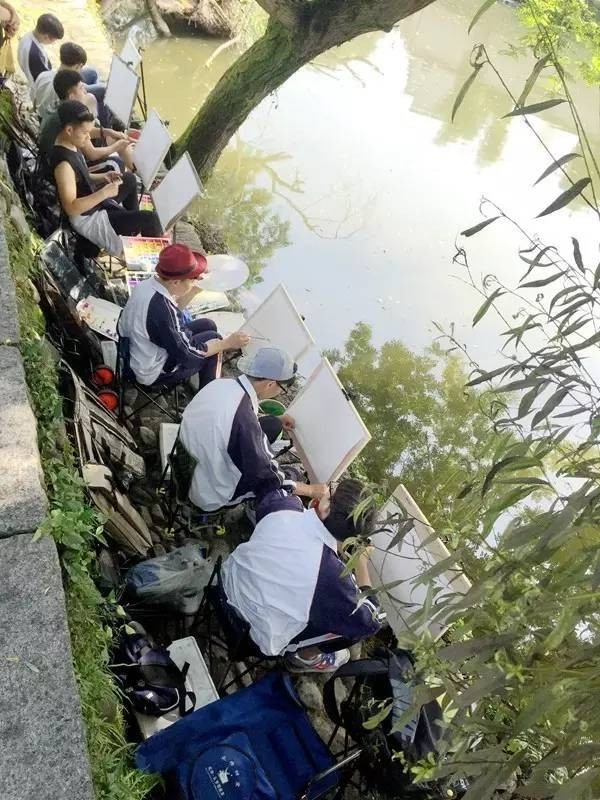 浙江高中學費多少_浙江高中省重點學費_浙江普通高中學費收費標準