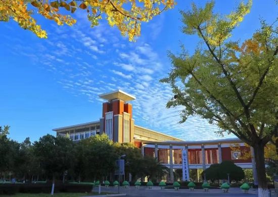 云南師范大學的學費_云南師范大學收費標準_云南師范大學學費查詢