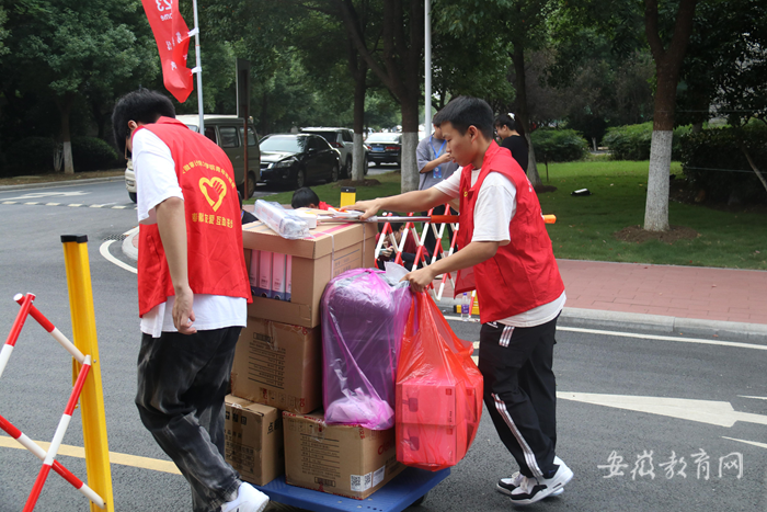 2023級新生入學報道_安徽審計學院官網_安徽審計職業學院迎新活動