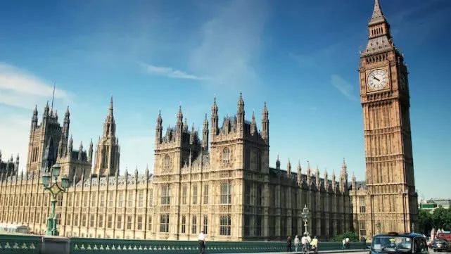 英國大本鐘時隔5年再敲響_大本鐘修繕工程_大本鐘皇家藍表盤翻新