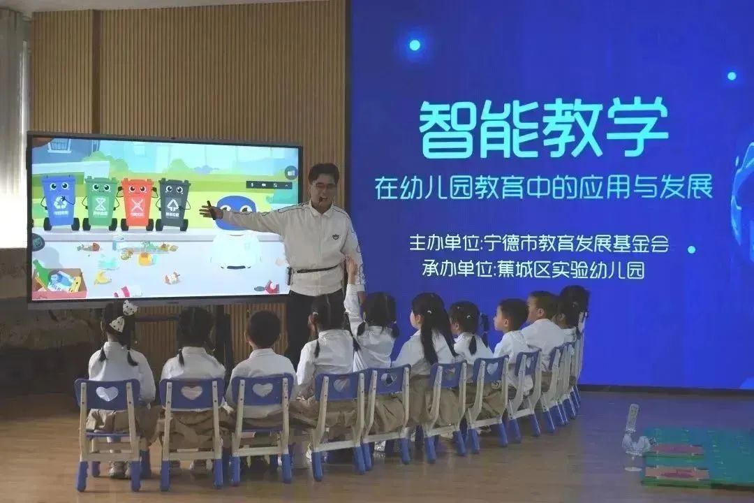 智能教學在幼兒教育中的應用與發展_AI編程課程游戲化設計_機器人編程培訓