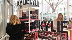 依靠Kylie Jenner在Instagram上的1.51億粉絲,Kylie Cosmetics銷售額僅用一年半就達(dá)到4.2億美元