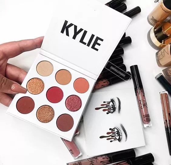 美妝博主品牌優(yōu)勢_化妝師自創(chuàng)彩妝品牌_彩妝造型設(shè)計